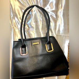 Spacious everyday bag. Deep but lite can hold all the extra items.